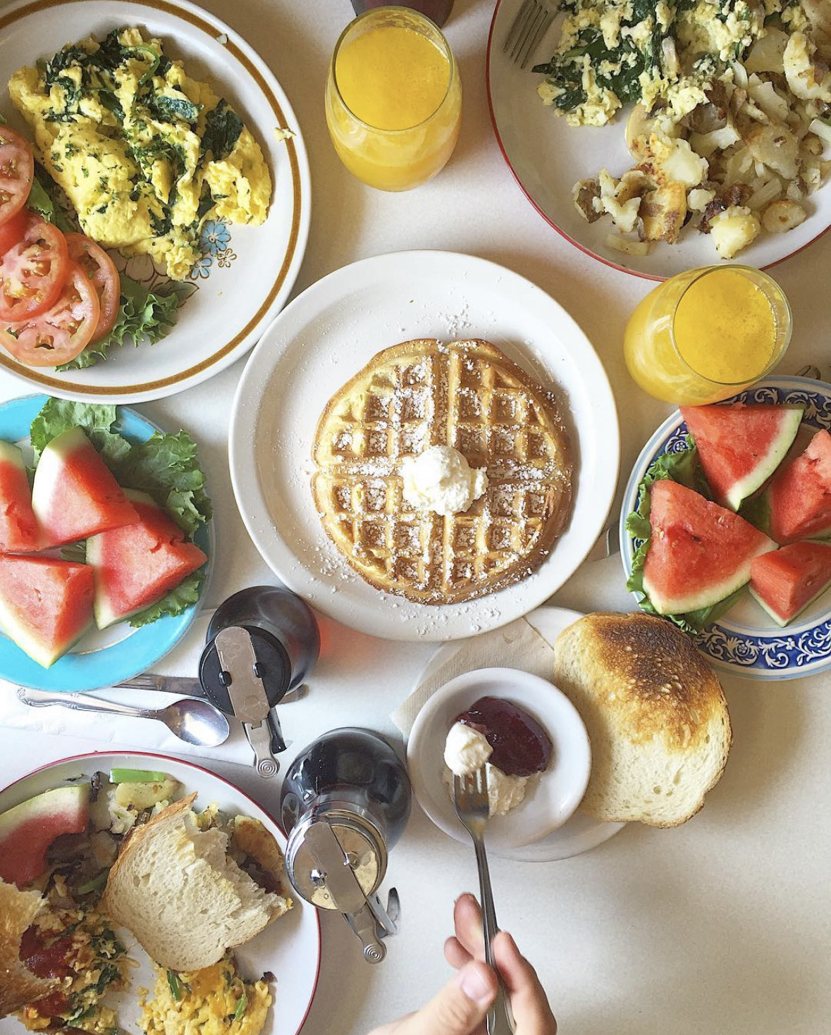 6 amazing brunch spots- Bluebird Cafe- @iamlaurencourtney