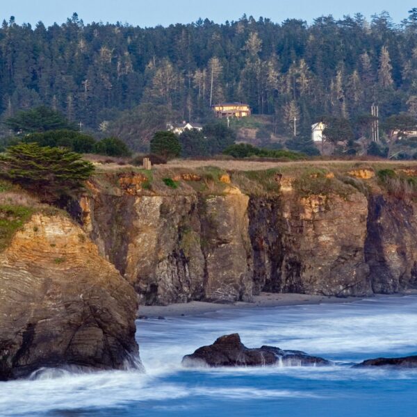 Mendocino_coast_late_sunset.jpg